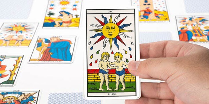 Como jogar tarot passo a passo – Passado, Presente, Futuro - Tarotfarm