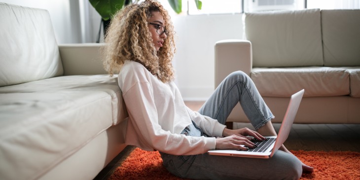 Médium online: respostas espirituais sem sair de casa