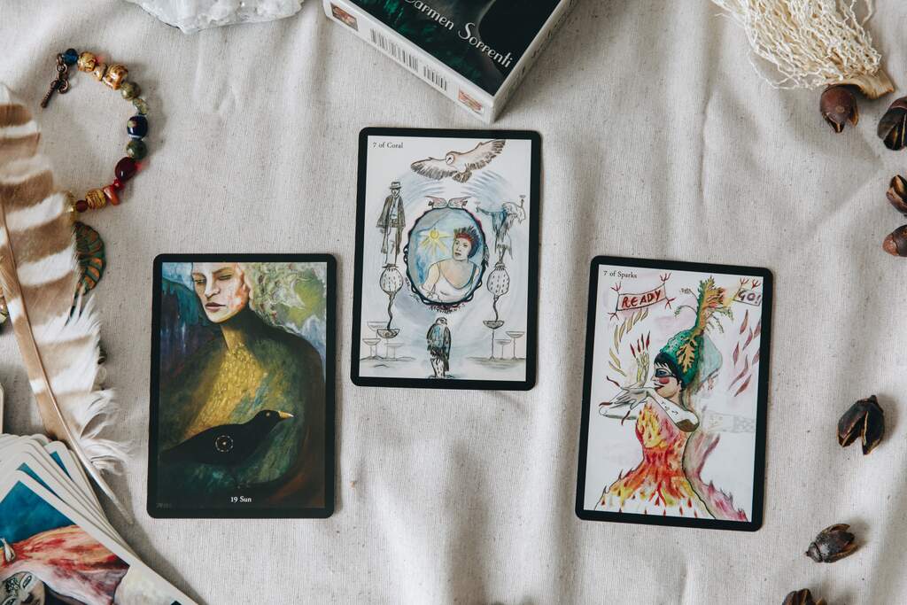 Jogue cartas de Tarot grátis e consiga respostas na hora para