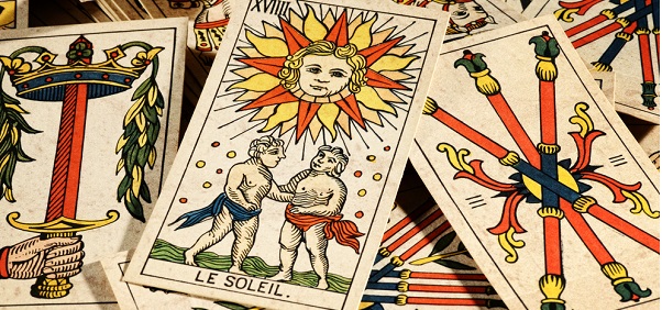 Descubra tudo sobre a origem do tarot: curiosidades, etimologia e o primeiro tarot usado