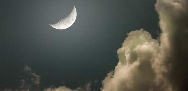 Faça ritual poderoso da Lua Crescente para ter melhorias na área profissional, amorosa e familiar
