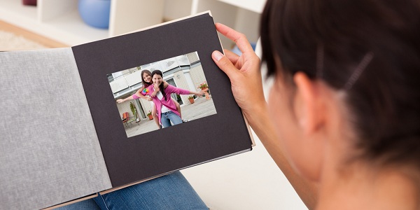 Certeiras para conquistar e reconquistar: aprenda duas mandingas com foto da pessoa amada