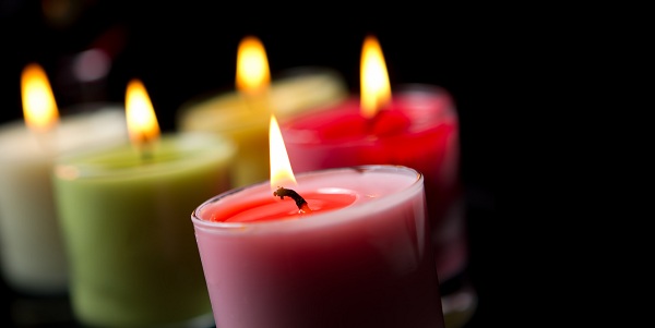 Já pensou em usar velas pra esquentar a relação?