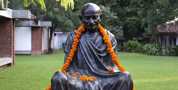 O que Gandhi quis dizer com “seja a mudança que você quer ver no mundo”?