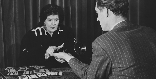 Consultar um cartomante é uma ótima maneira de antecipar o que está por vir