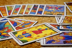 Aprenda como jogar tarot e prever o seu futuro