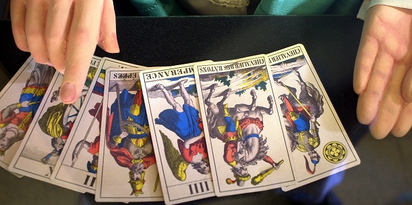 Jogue cartas de Tarot grátis e consiga respostas na hora para