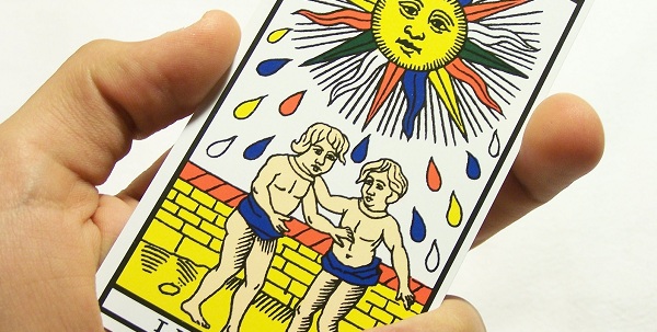 Jogue grátis o jogo de tarot do amor online e receba uma luz de sabedoria em sua vida afetiva