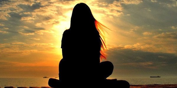 Incorporação mediúnica: saiba o que é + principais sintomas