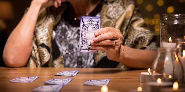 Consulte cartas do tarot para 2017 e tenha respostas sobre futuro amoroso e profissional