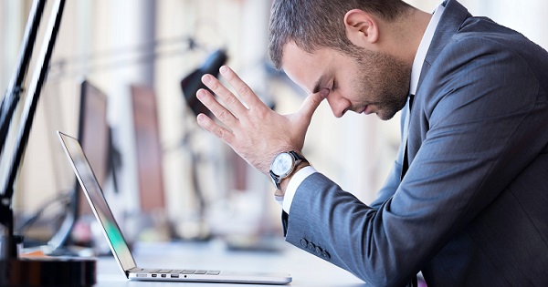 Faça a poderosa oração do trabalho para superar as dificuldades