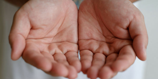 Saiba como ler as mãos e descubra a personalidade das pessoas