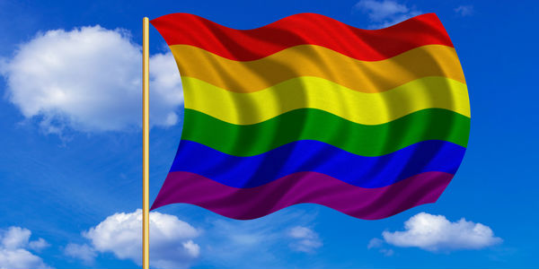 O que significam as cores da bandeira LGBT?
