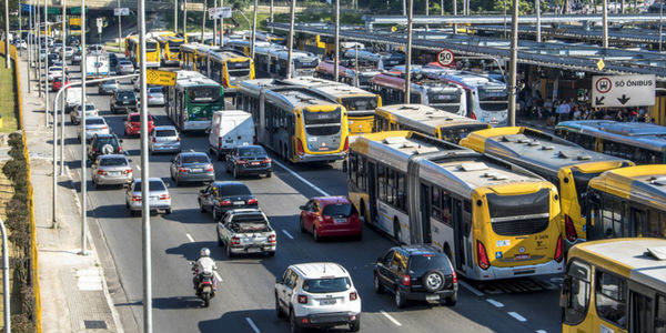 Tudo o que você precisa saber sobre os significados de sonhar com trânsito