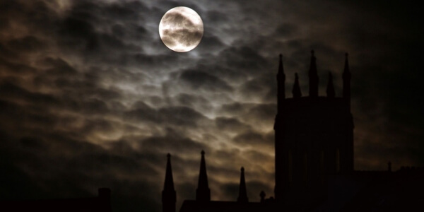 Saiba mais sobre a conhecida simpatia para fazer no dia das bruxas