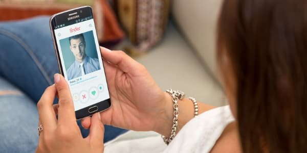 Simpatia para encontrar namorado no Tinder – A forcinha que faltava para você achar o mozão