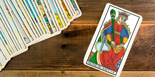 Rainha de Paus no Tarot – Compreenda o poder desta mulher