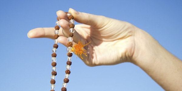 Como usar o Japamala? Aprenda como usar esse colar sagrado em 6 passos
