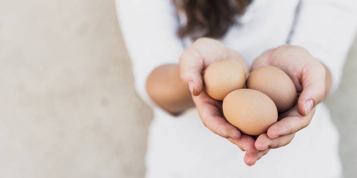 Ovomancia: Aprenda 3 técnicas de como ver seu futuro nos ovos