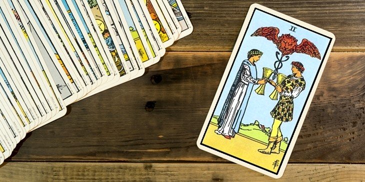 Dois de Copas no Tarot – O que essa carta tem a dizer sobre seus relacionamentos?