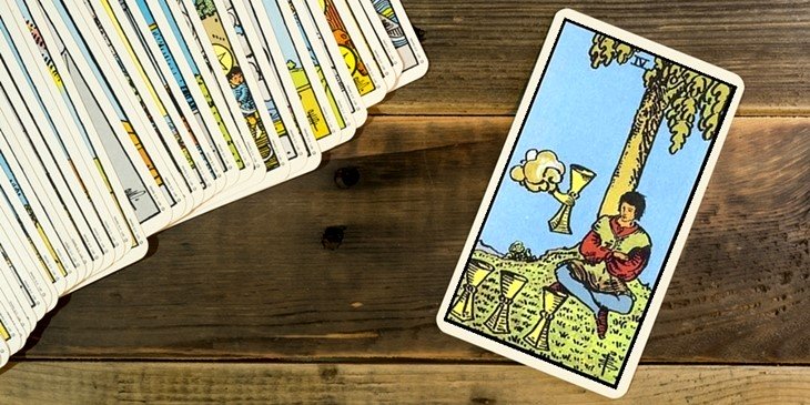 Quatro de Copas no Tarot – Saiba tudo sobre essa carta de reflexão