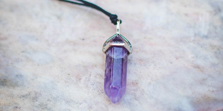 Descubra como fazer um amuleto de proteção pessoal e fique protegida o tempo todo!