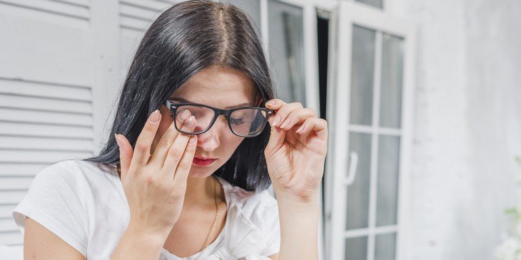 Descubra tudo sobre os significados espirituais para o tremor nos olhos