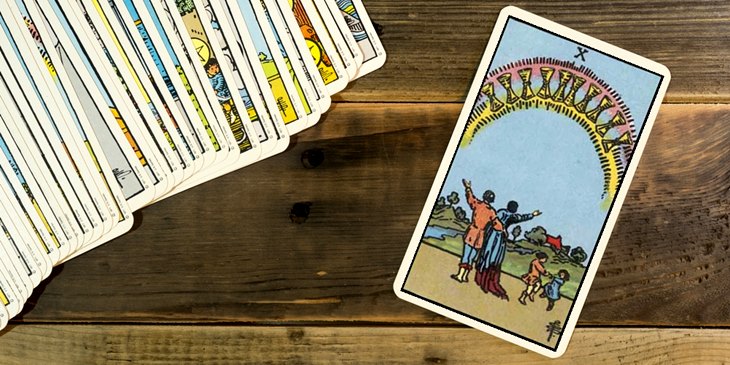 Dez de Copas no Tarot – Conheça a carta da felicidade familiar