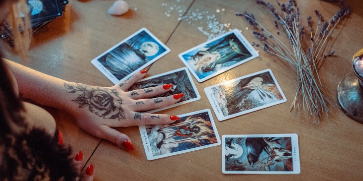 Tarot grátis 2021 – Desvende as mensagens desse oráculo e saiba o que está por vir