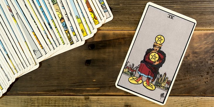 Quatro de Ouros no Tarot – O que a carta do materialismo tem a dizer?