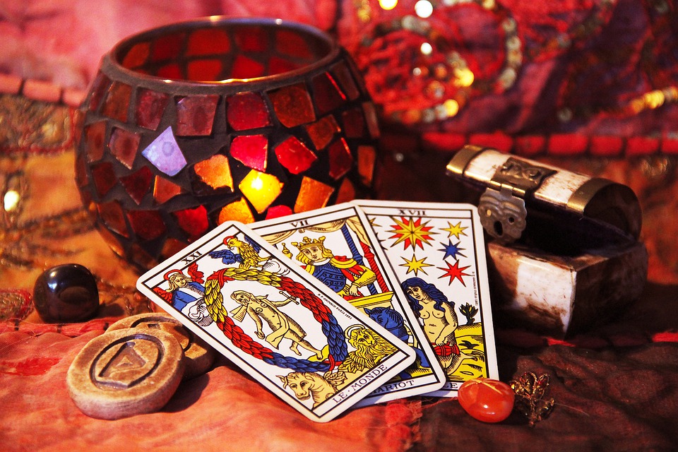 Tarot grátis e muitos outros Oráculos grátis no Vida Tarot