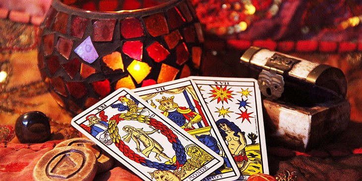 Jogue cartas de Tarot grátis e consiga respostas na hora para dúvidas no  amor e na carreira - Blog Astrocentro