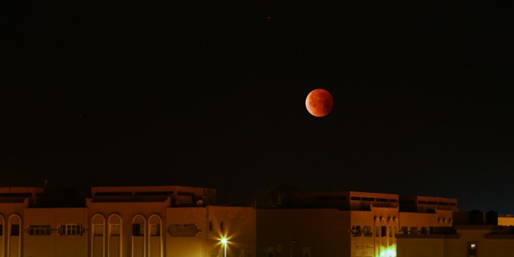 Lua de Sangue 2023 – Conheça a união entre Terra, Sol e Lua