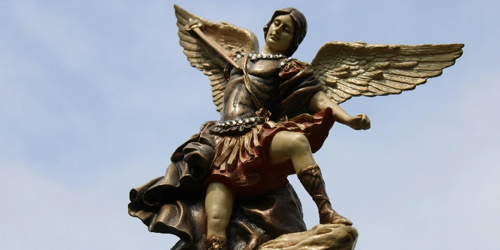 Conheça a oração de 21 dias de São Miguel para limpeza e proteção