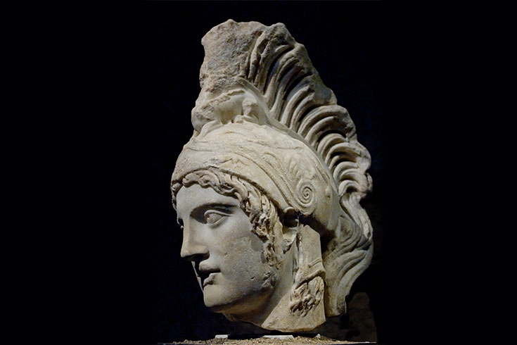Imagem greco-romana, cabeça vestindo elmo
